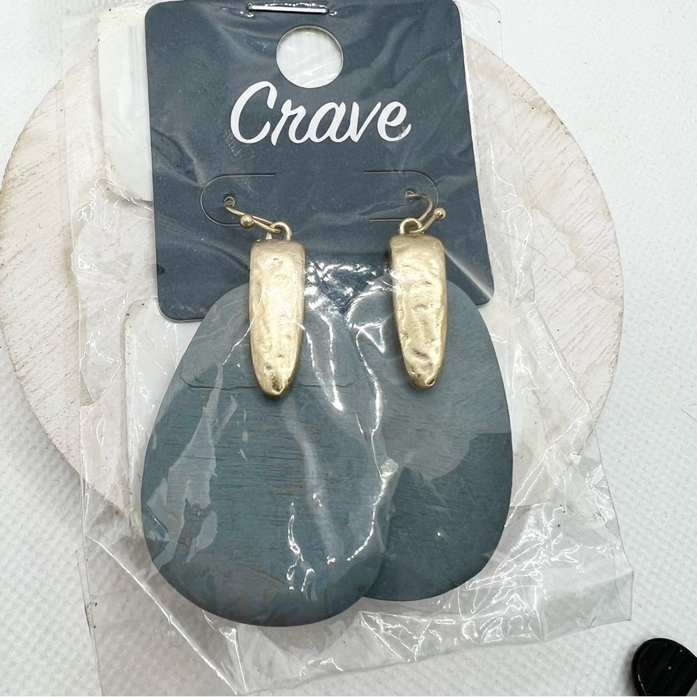 🍭6/$30 New Crave Wooden Gray & Gold Teardrop Dangle Earring